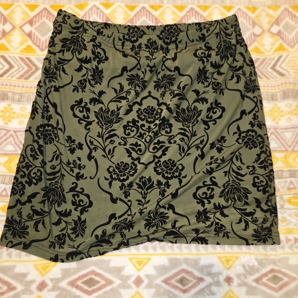 ROMWE Black Floral Mini Skirt